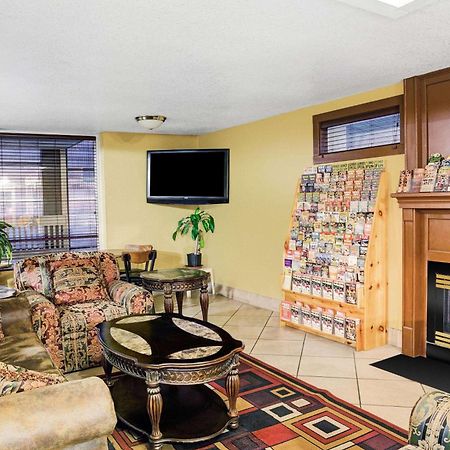 Days Inn & Suites By Wyndham Downtown Gatlinburg Parkway Eksteriør billede