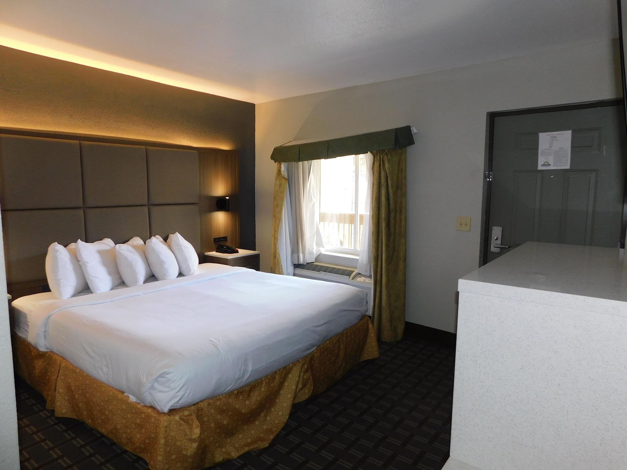 Days Inn & Suites By Wyndham Downtown Gatlinburg Parkway Eksteriør billede