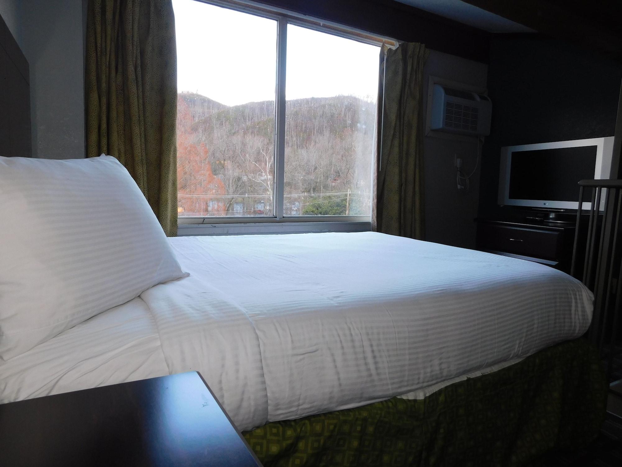 Days Inn & Suites By Wyndham Downtown Gatlinburg Parkway Eksteriør billede