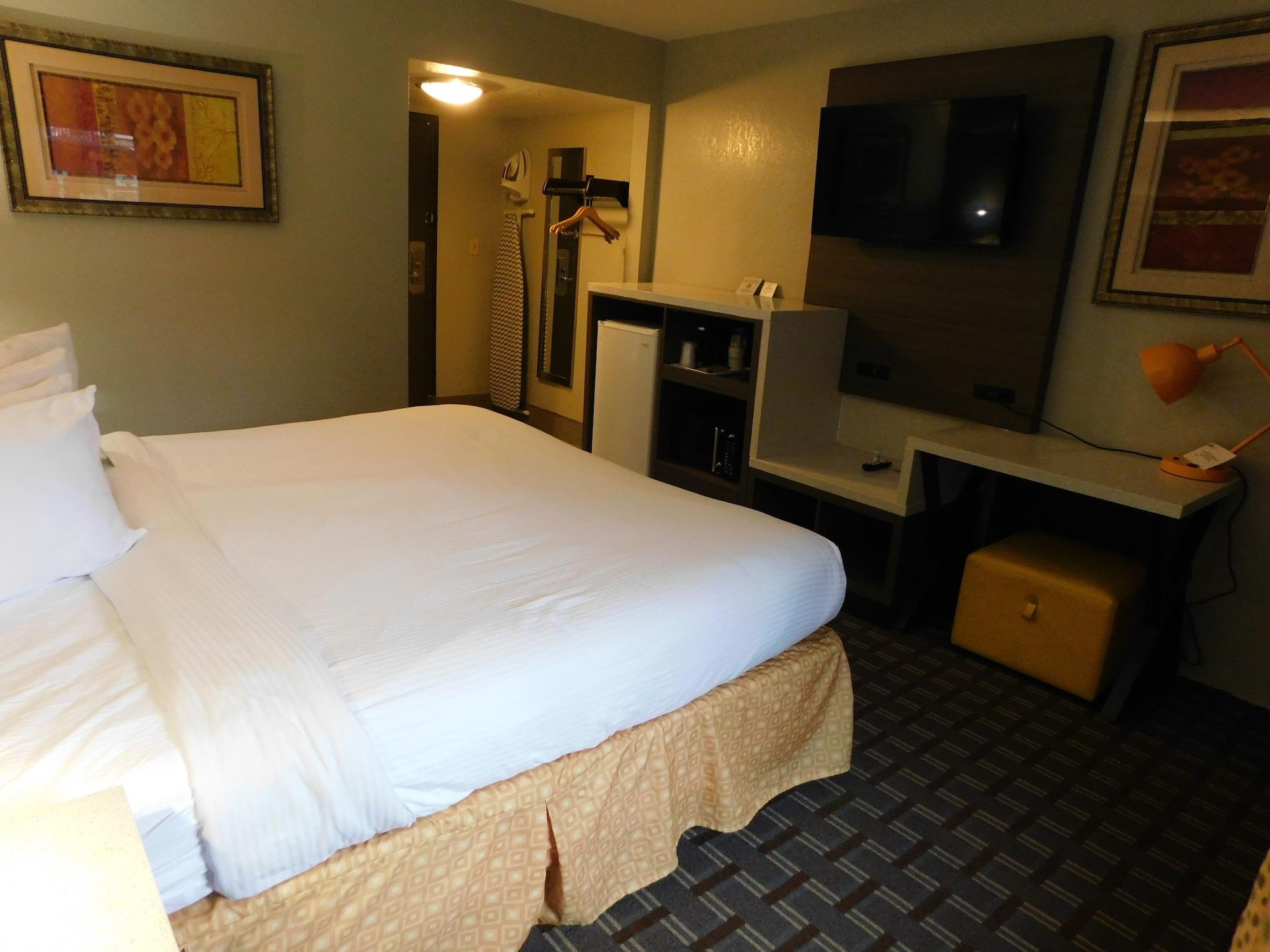 Days Inn & Suites By Wyndham Downtown Gatlinburg Parkway Eksteriør billede