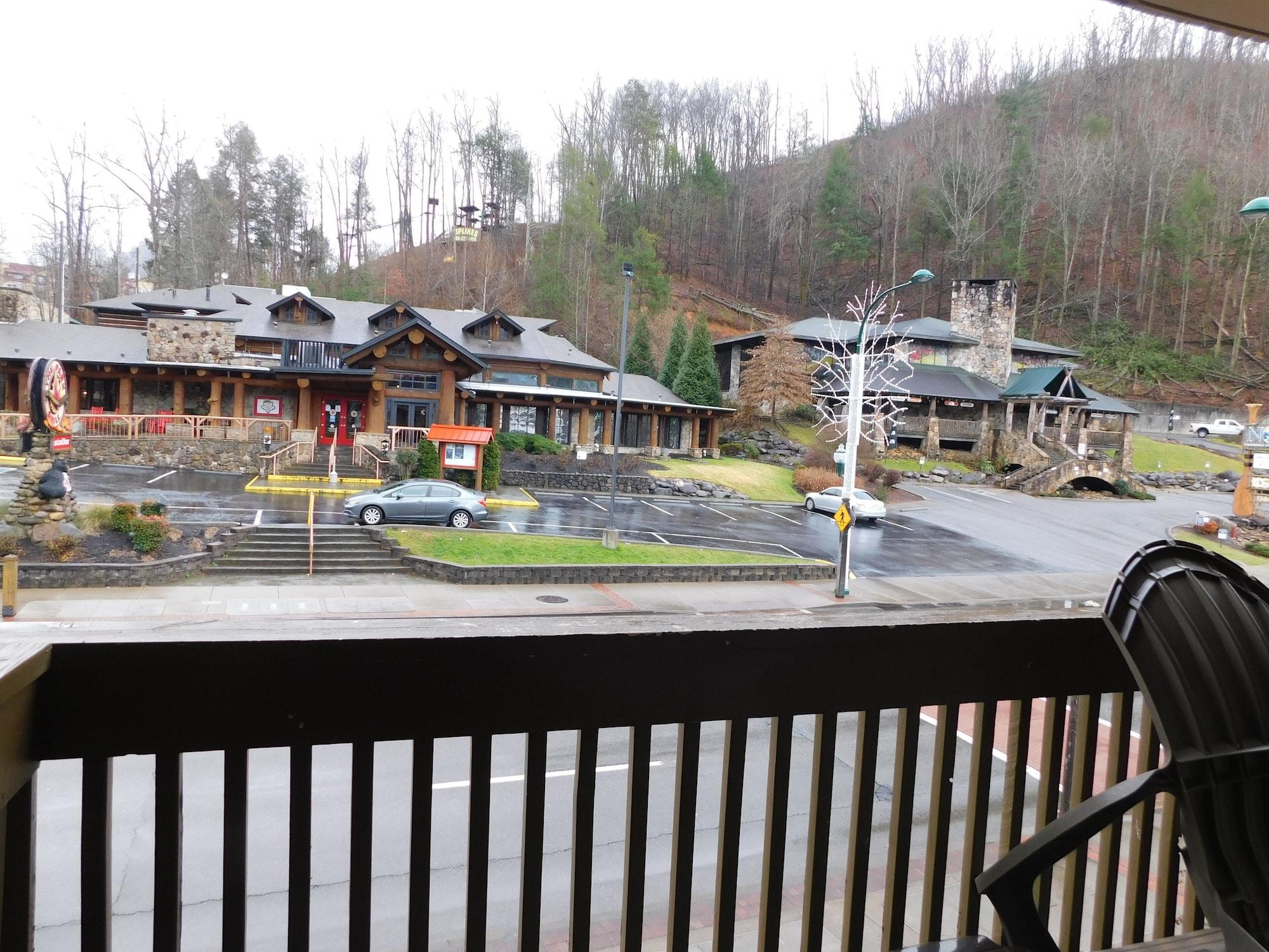 Days Inn & Suites By Wyndham Downtown Gatlinburg Parkway Eksteriør billede