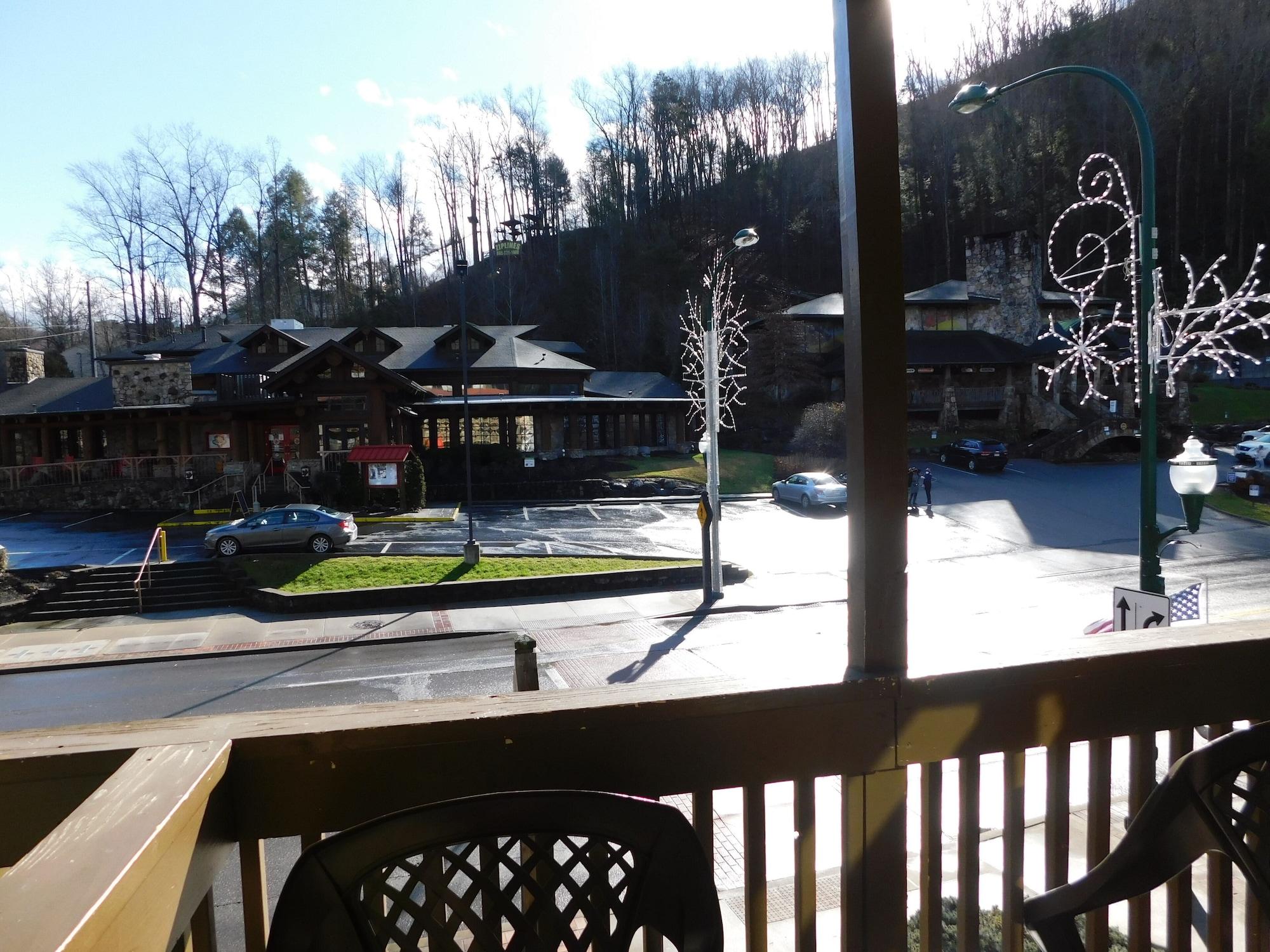 Days Inn & Suites By Wyndham Downtown Gatlinburg Parkway Eksteriør billede