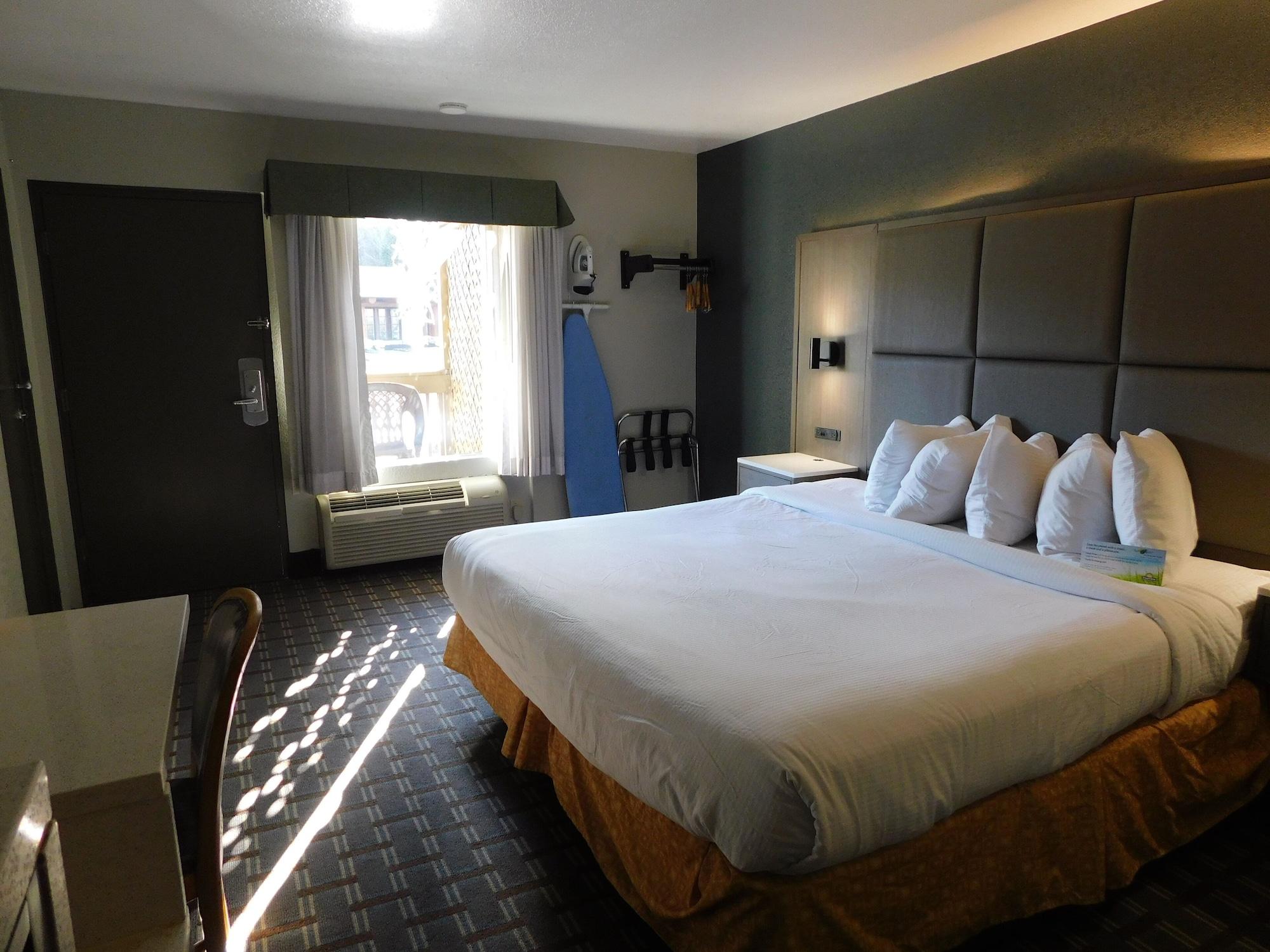 Days Inn & Suites By Wyndham Downtown Gatlinburg Parkway Eksteriør billede