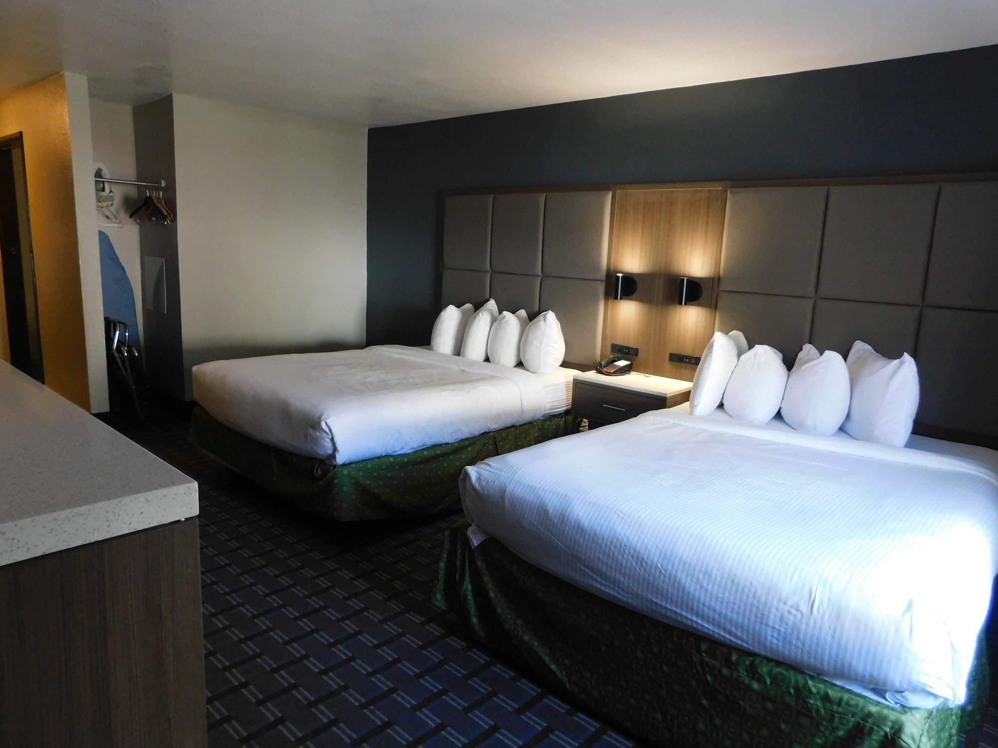 Days Inn & Suites By Wyndham Downtown Gatlinburg Parkway Eksteriør billede