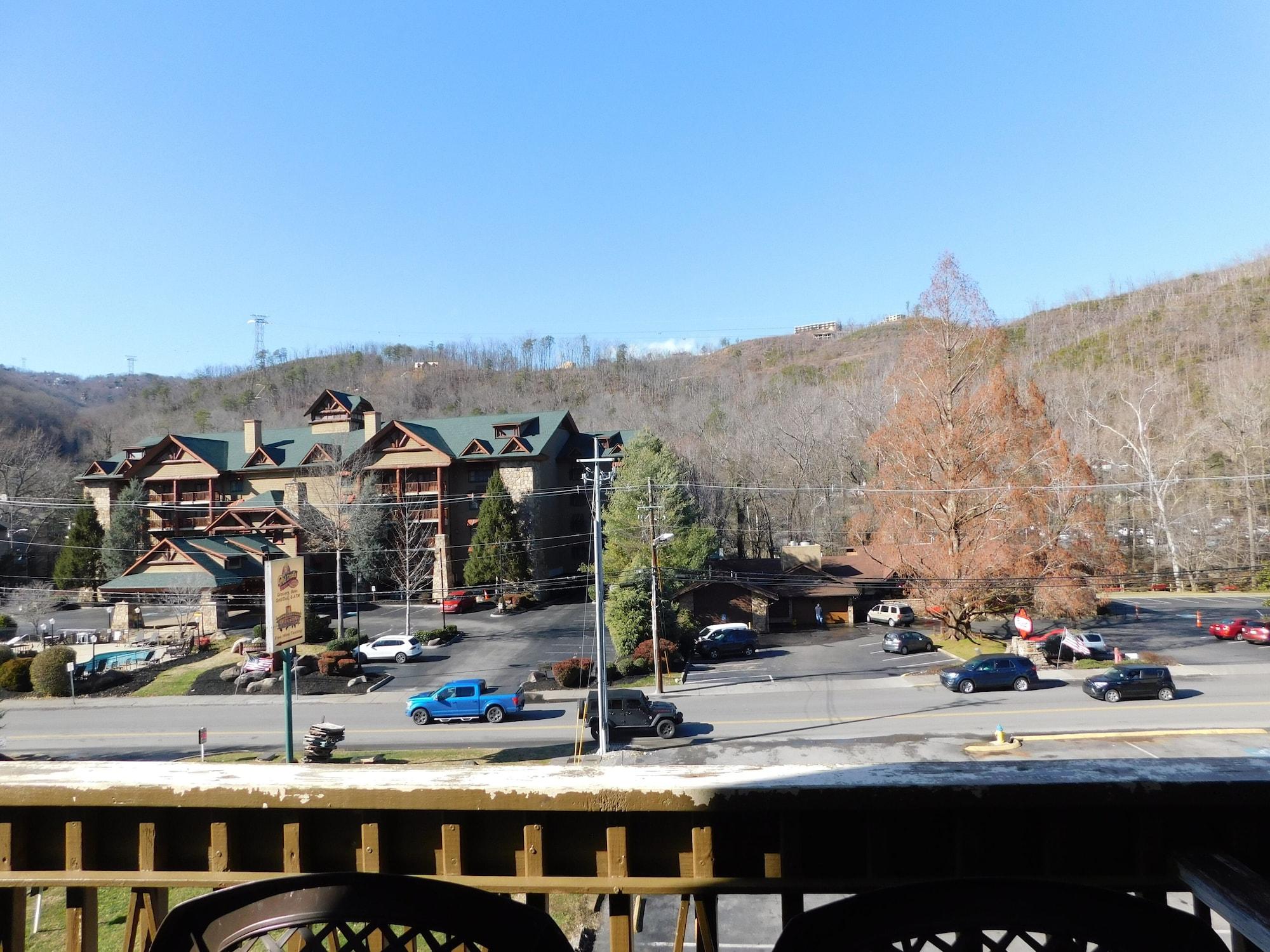Days Inn & Suites By Wyndham Downtown Gatlinburg Parkway Eksteriør billede