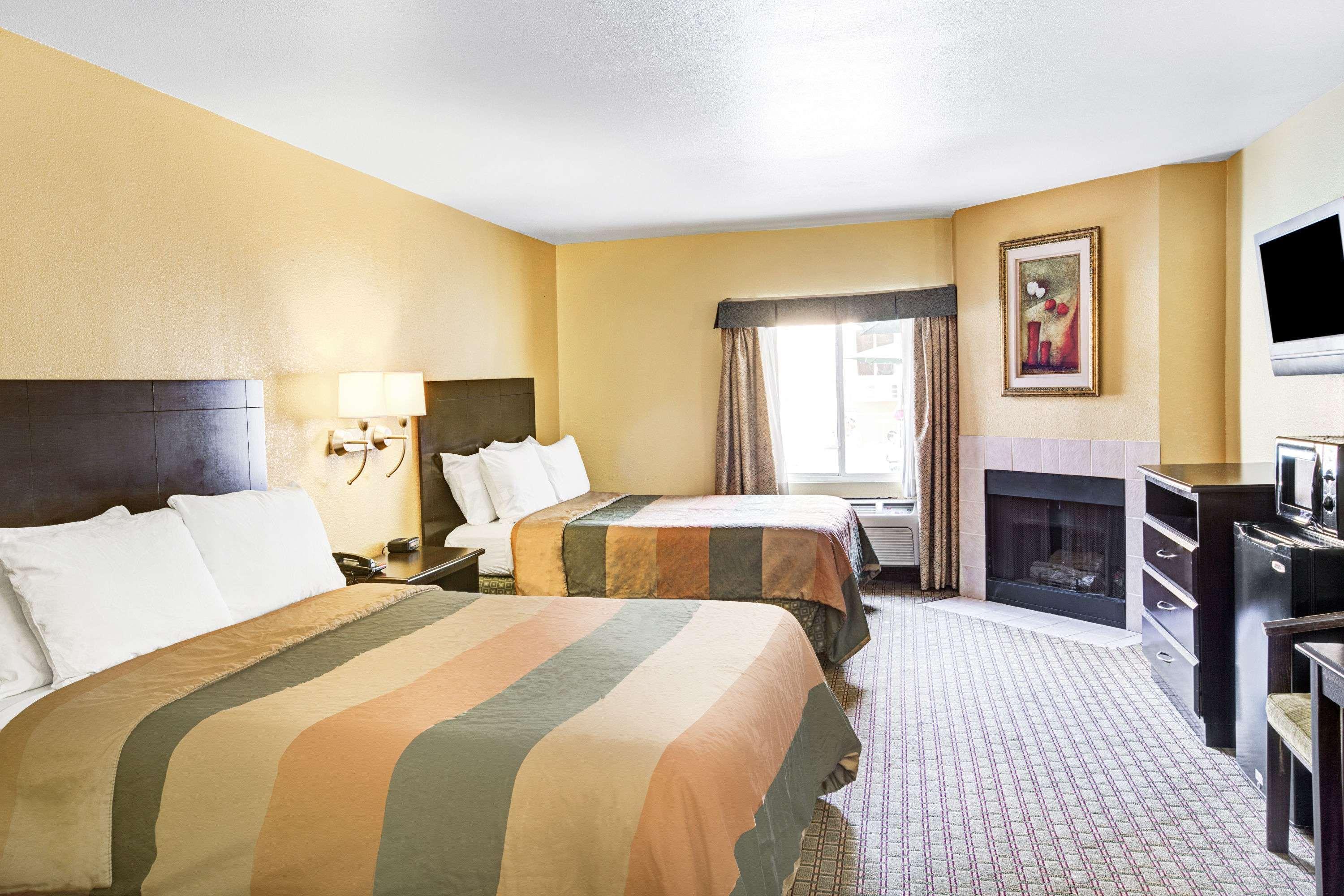Days Inn & Suites By Wyndham Downtown Gatlinburg Parkway Eksteriør billede