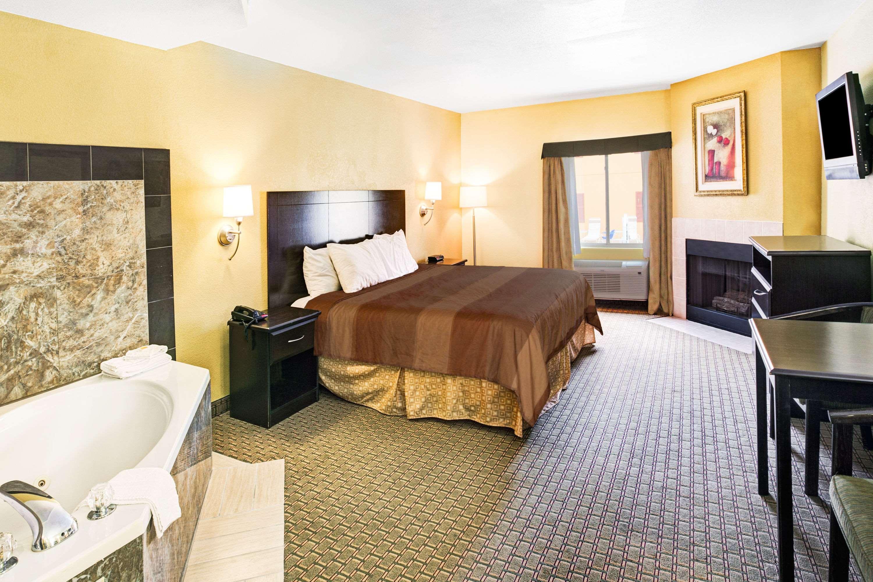 Days Inn & Suites By Wyndham Downtown Gatlinburg Parkway Eksteriør billede
