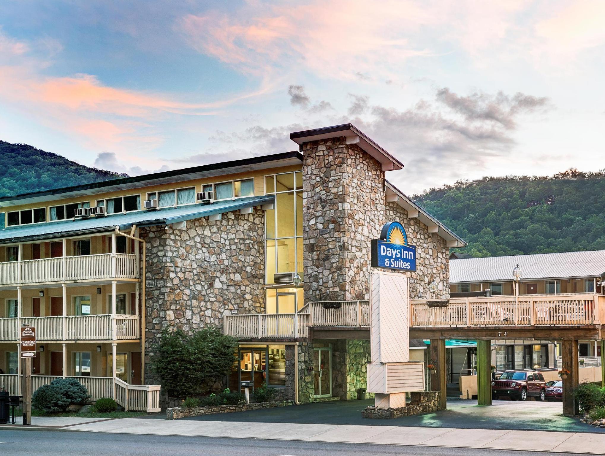 Days Inn & Suites By Wyndham Downtown Gatlinburg Parkway Eksteriør billede