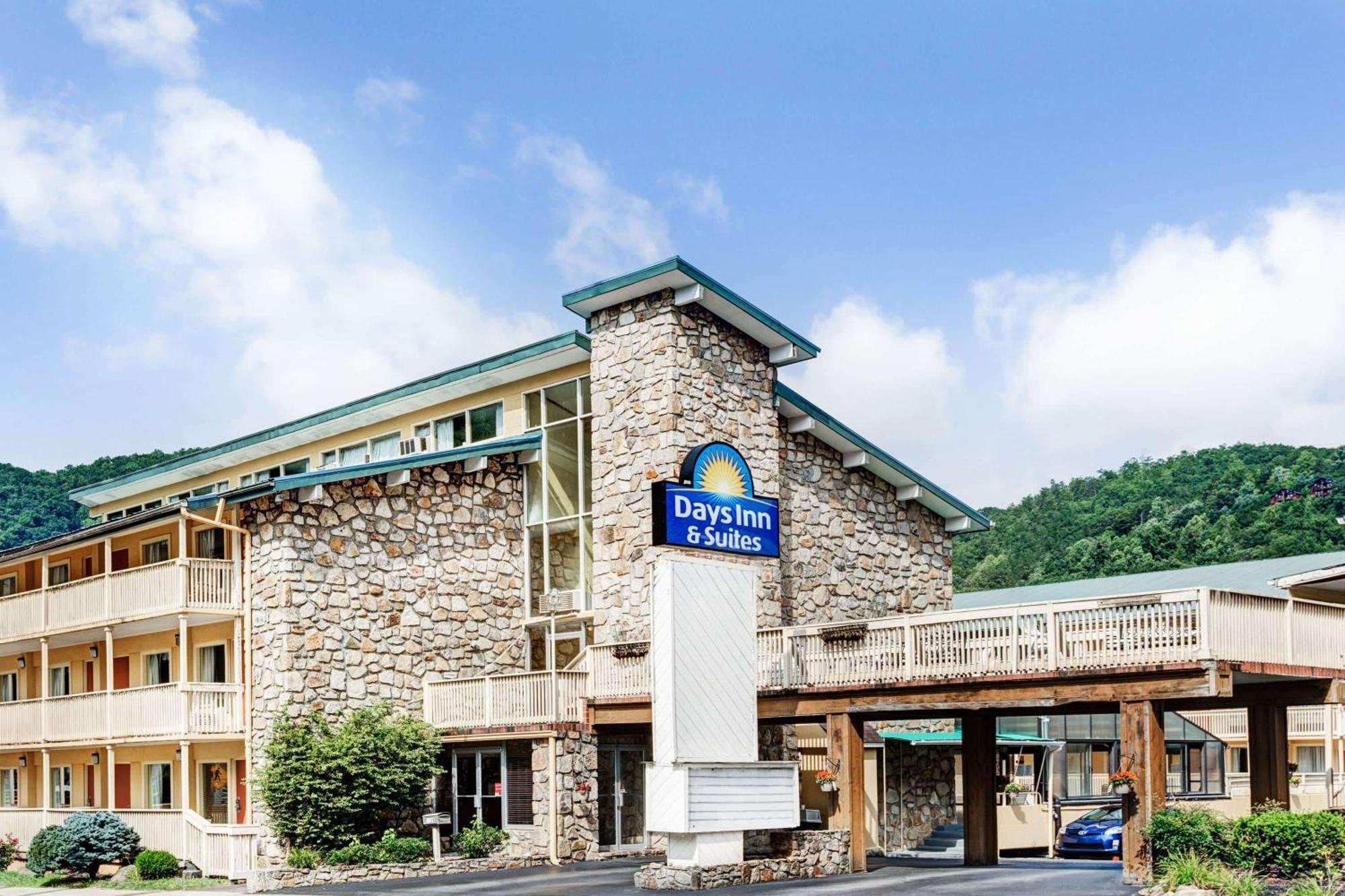 Days Inn & Suites By Wyndham Downtown Gatlinburg Parkway Eksteriør billede