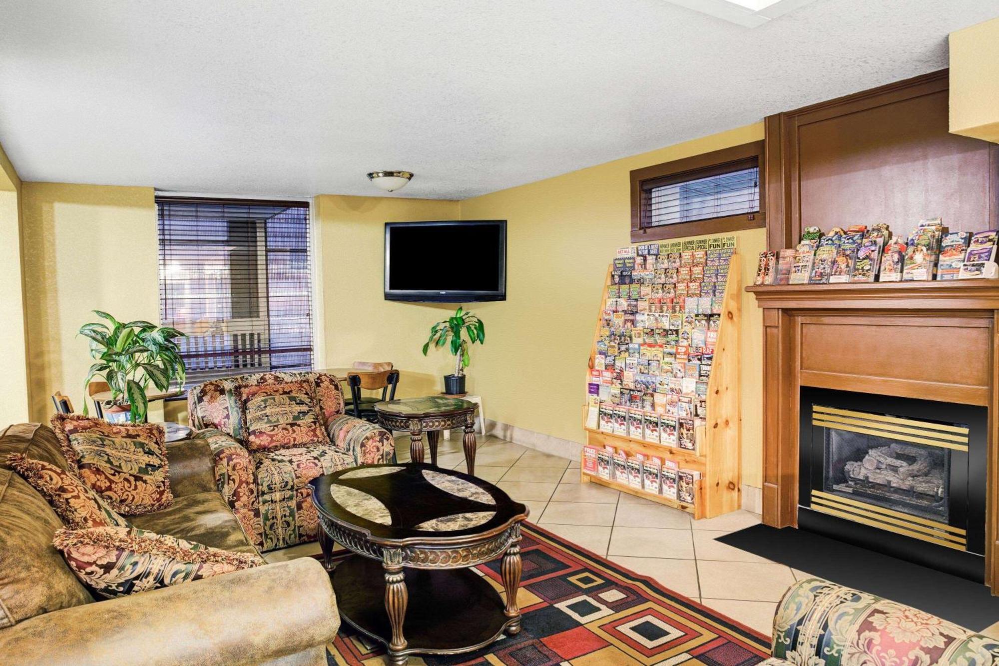 Days Inn & Suites By Wyndham Downtown Gatlinburg Parkway Eksteriør billede