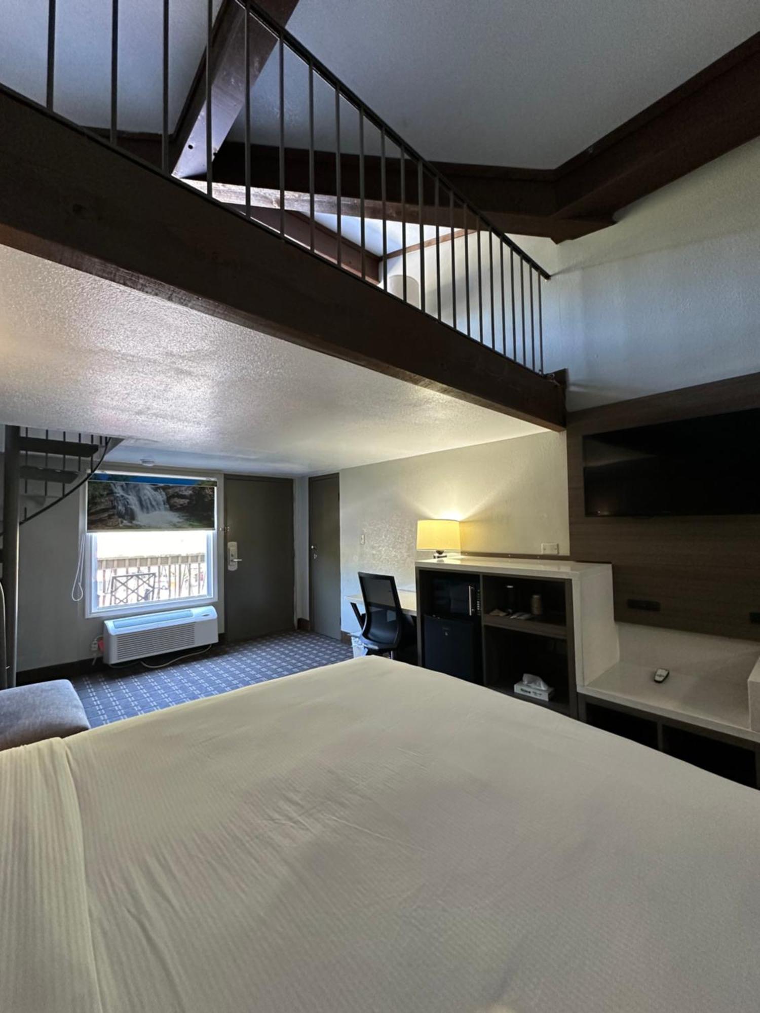 Days Inn & Suites By Wyndham Downtown Gatlinburg Parkway Eksteriør billede