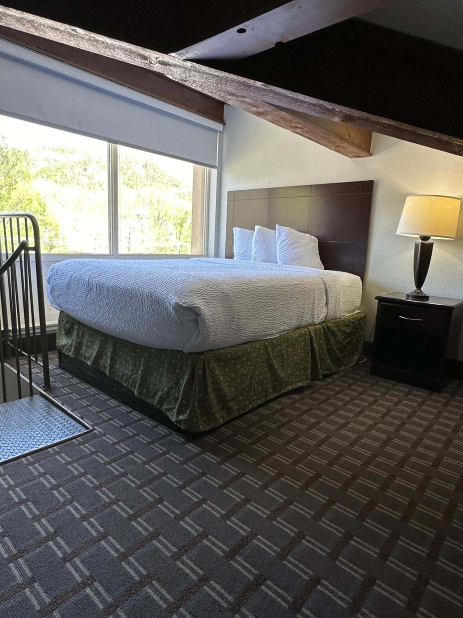 Days Inn & Suites By Wyndham Downtown Gatlinburg Parkway Eksteriør billede